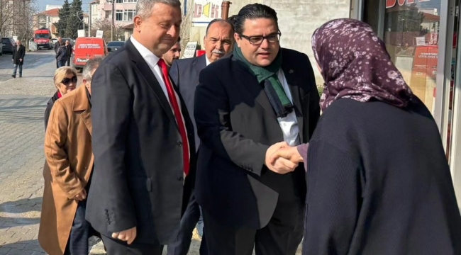 Chp Marmaraereğlisi Adayı Onur Bozkurter, vatandaşla kucaklaşmaya devam ediyor