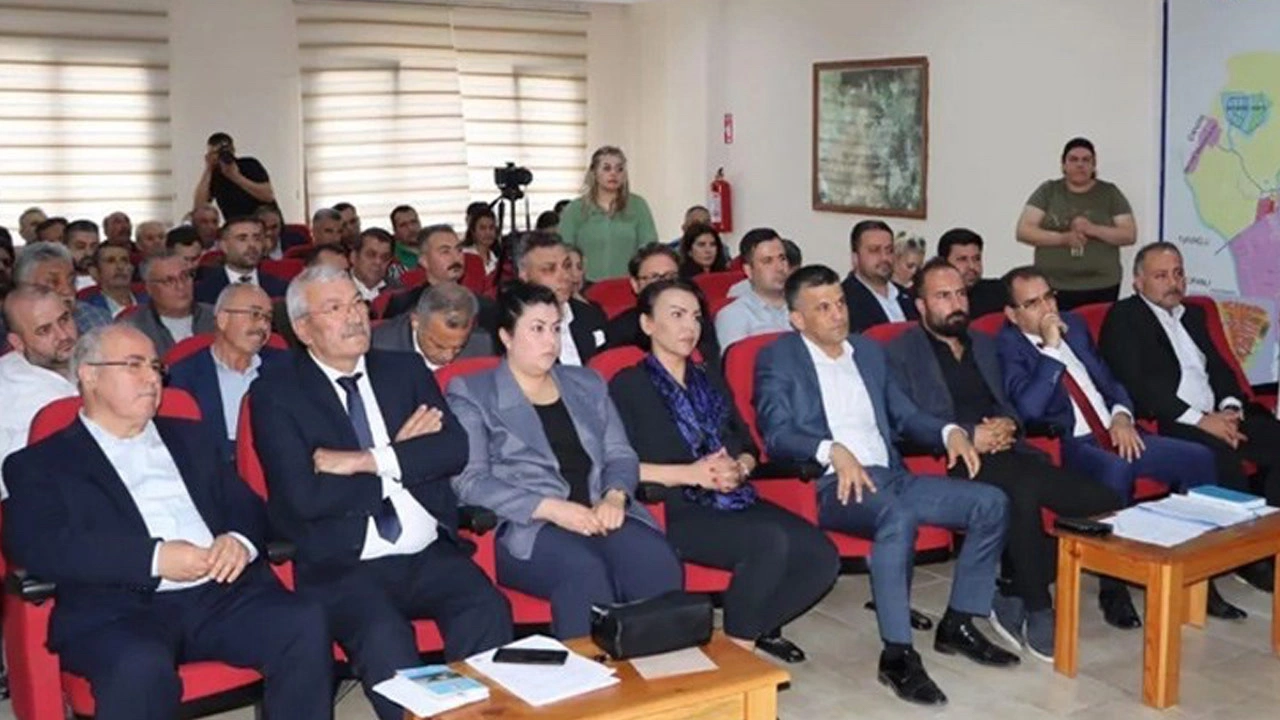 Kozan'da meclis üyeleri partilerinden istifa edip CHP'ye geçti 