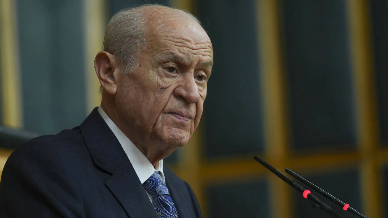 Bahçeli: Birkaç emniyet müdürünün açığa alınması ile geçiştirilemeyecek bir komplo devrede