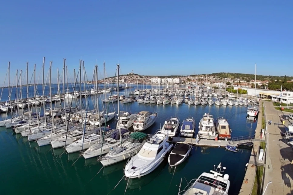 Ayvalık Setur Marina AVM'de 4 milyon TL'ye kadar çıkan fahiş ruhsat bedeli isyan ettirdi