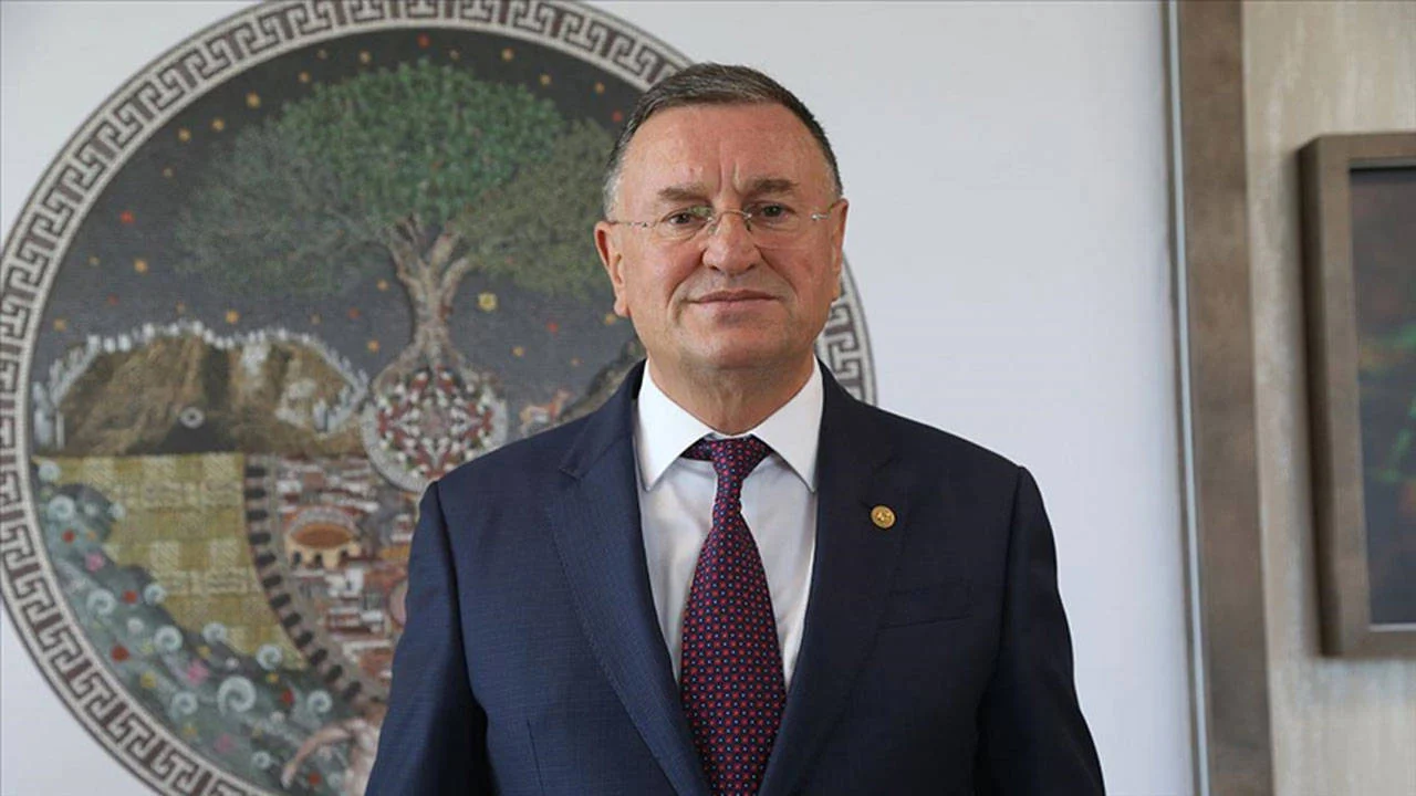 Lütfü Savaş CHP'den ihraç edildi