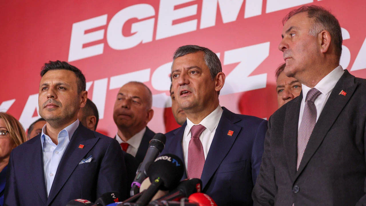 Özgür Özel, Saraçhane'de: Bu binadan çıkarsak Türkiye'yi yönetmeye gideriz