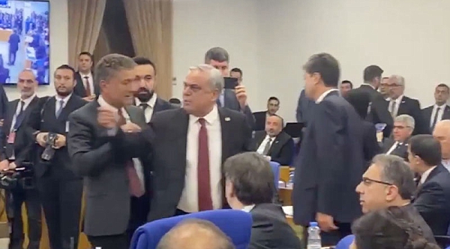 Konu: Halk Tv… CHP'li vekilden CHP'li vekillere protesto! 'Haysiyetsiz adamlar'