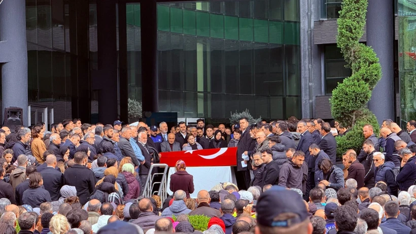 Dündar Ziya Gültekin Son Yolculuğuna Uğurlanıyor! Belediye Önünde Helallik Alındı